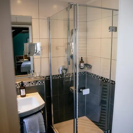 Weinbar & Gaestehaus Himmelstoss * Деттельбах